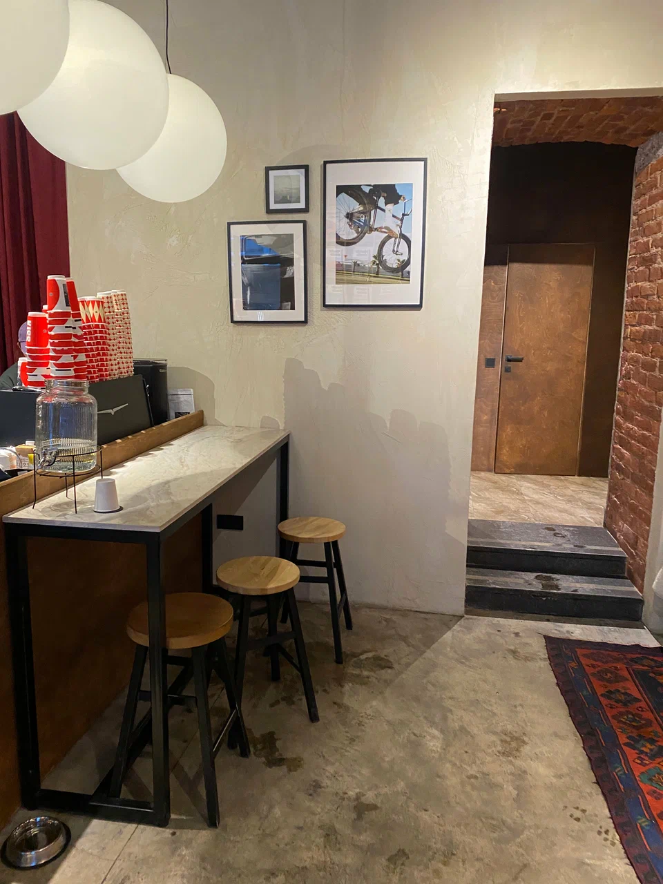 Барная стойка с мраморной столешницей, Кофейня «Surf Coffee», Санкт-Петербург
