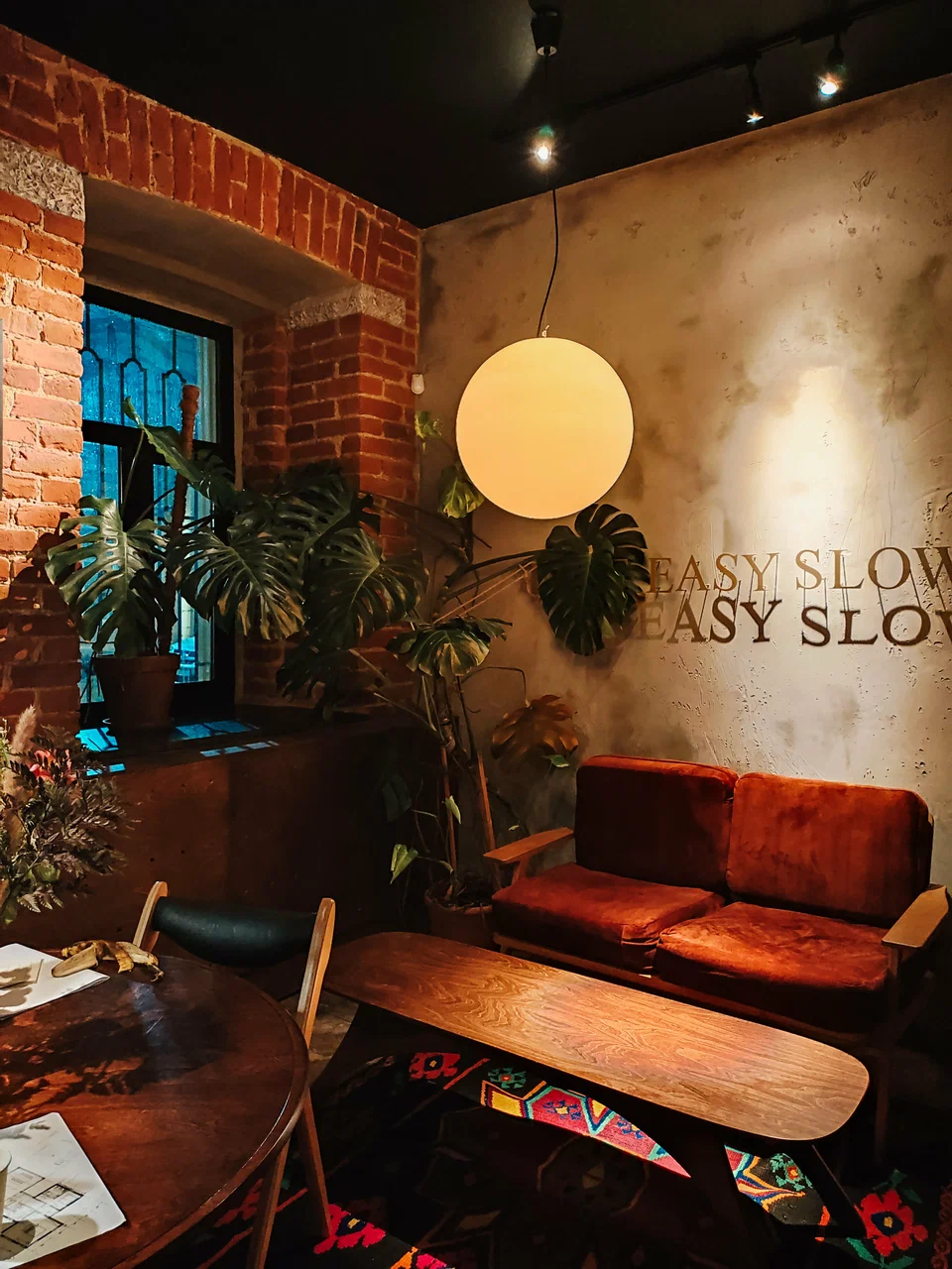 Диван в лаунж-зоне, Кофейня «Surf Coffee», Санкт-Петербург